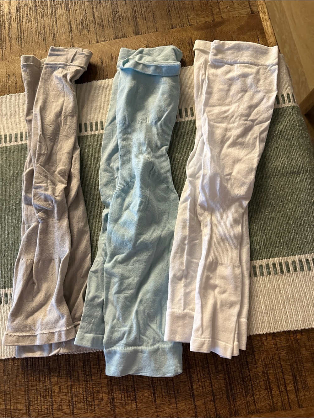 Adult Stretch Ribbed Arm Wraps White, Light Blue, Light Gray
